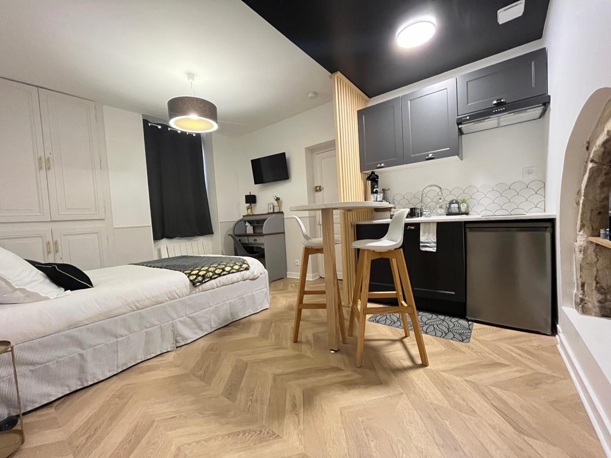 Le Studio Haslay Seraucourt En Plein Coeur De Ville De Bourges - Charme De L Ancien Et Confort Contemporain Habitación foto